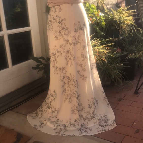 Beautiful floral Skirt - Picture 6 of 8